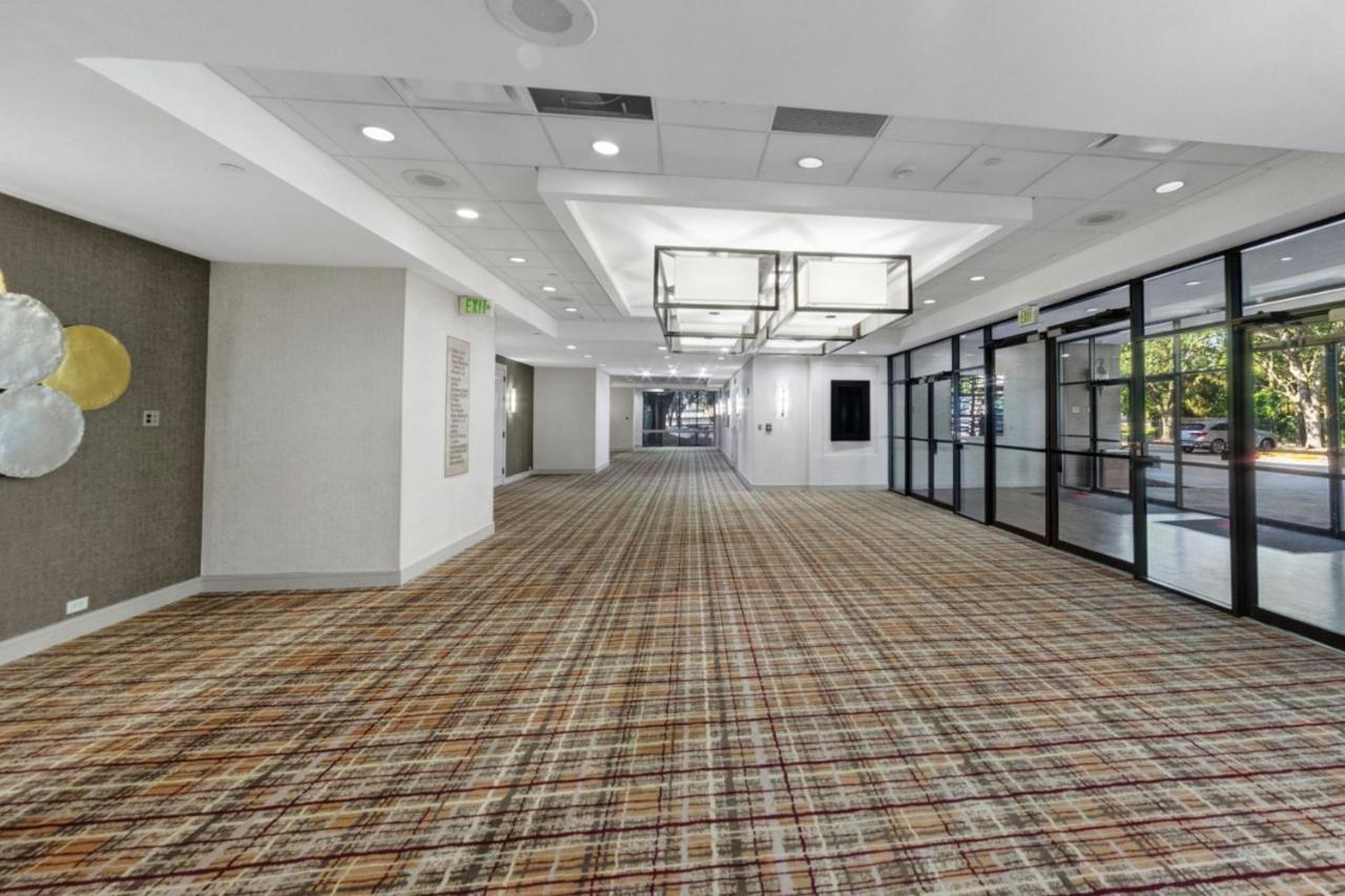 Houston Marriott North Hotell Eksteriør bilde