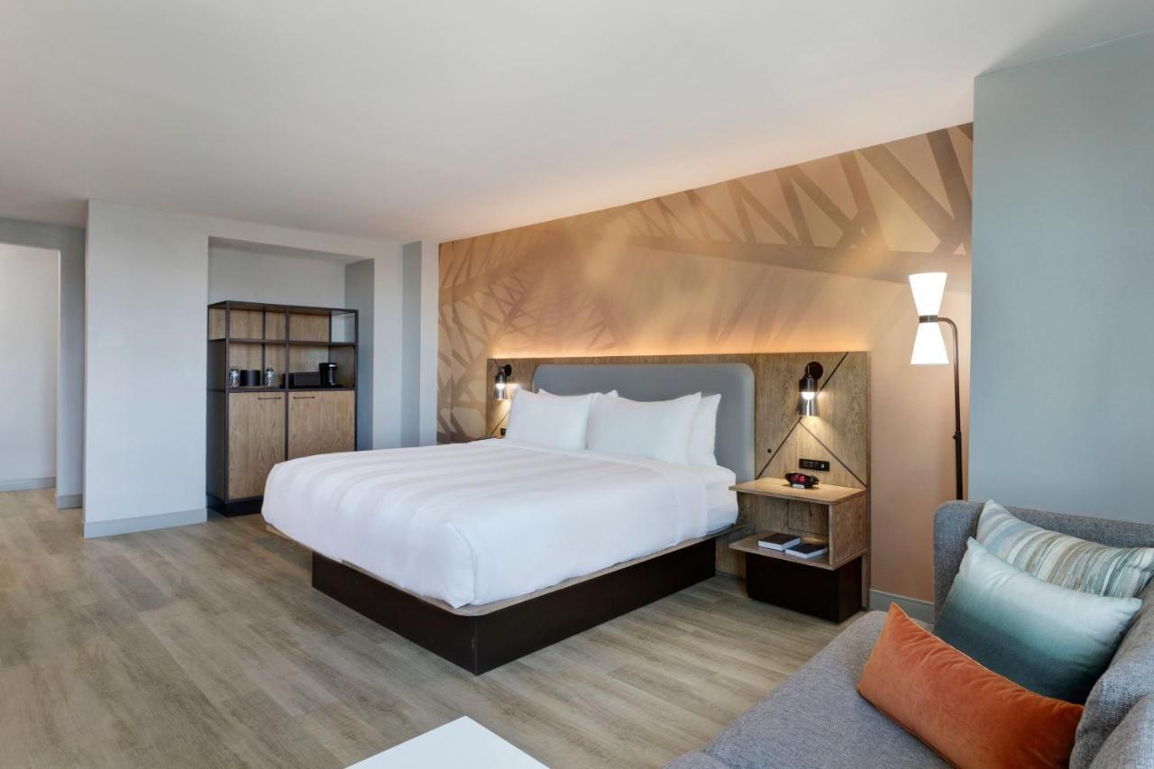 Houston Marriott North Hotell Eksteriør bilde