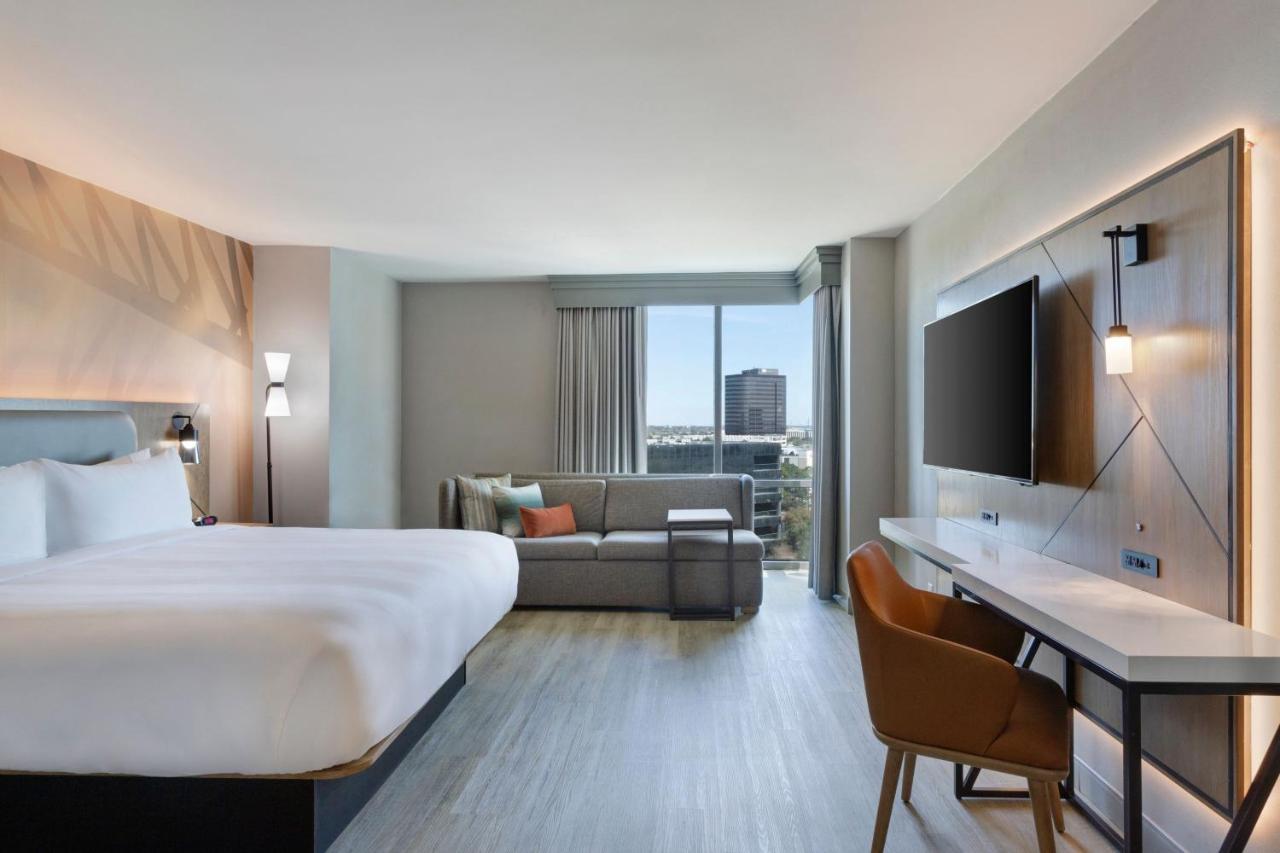 Houston Marriott North Hotell Eksteriør bilde