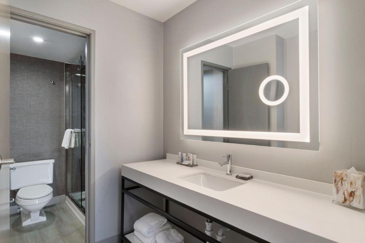 Houston Marriott North Hotell Eksteriør bilde